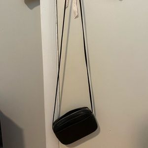 •brand new baggu crossbody never used•